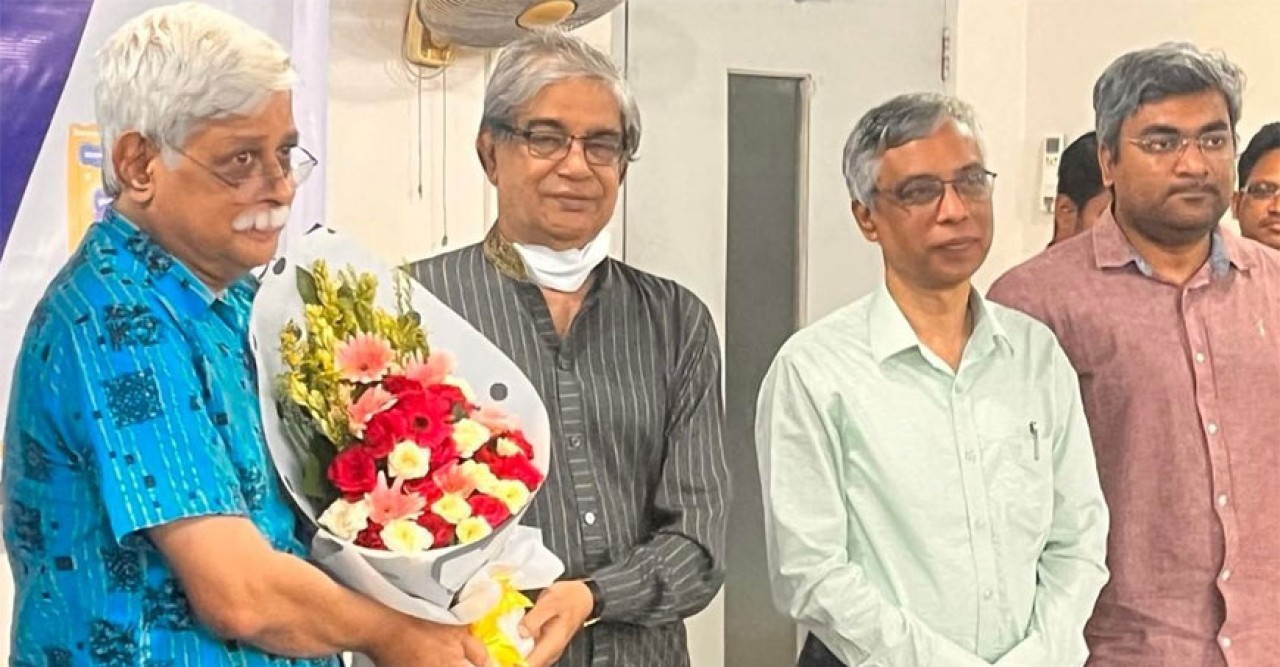 যৌক্তিক চিন্তাভাবনার জন্য শিশু-কিশোরদের প্রোগ্রামিং শিখতে হবে: মোস্তাফা জব্বার