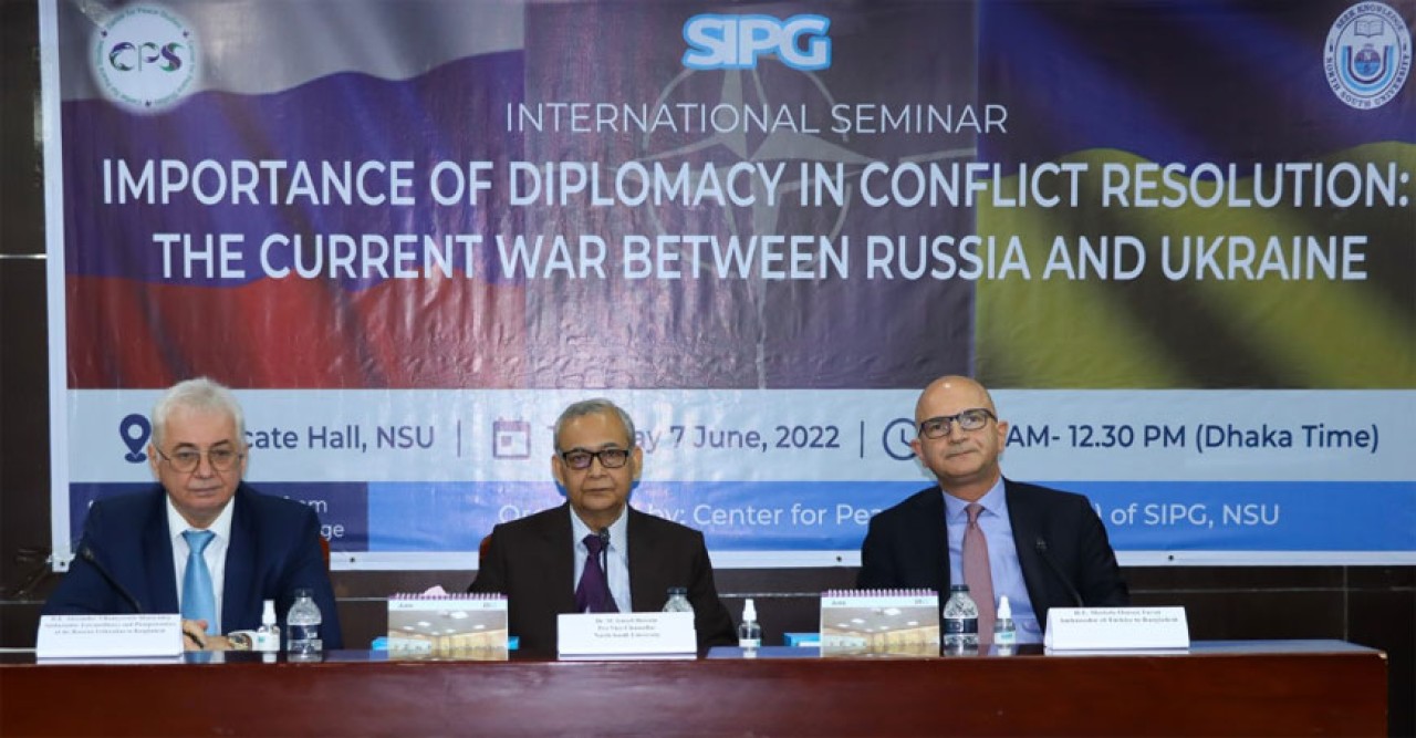 ‘বর্তমান রাশিয়া-ইউক্রেন যুদ্ধ বন্ধে কূটনীতির গুরুত্ব’ শীর্ষক সেমিনার অনুষ্ঠিত