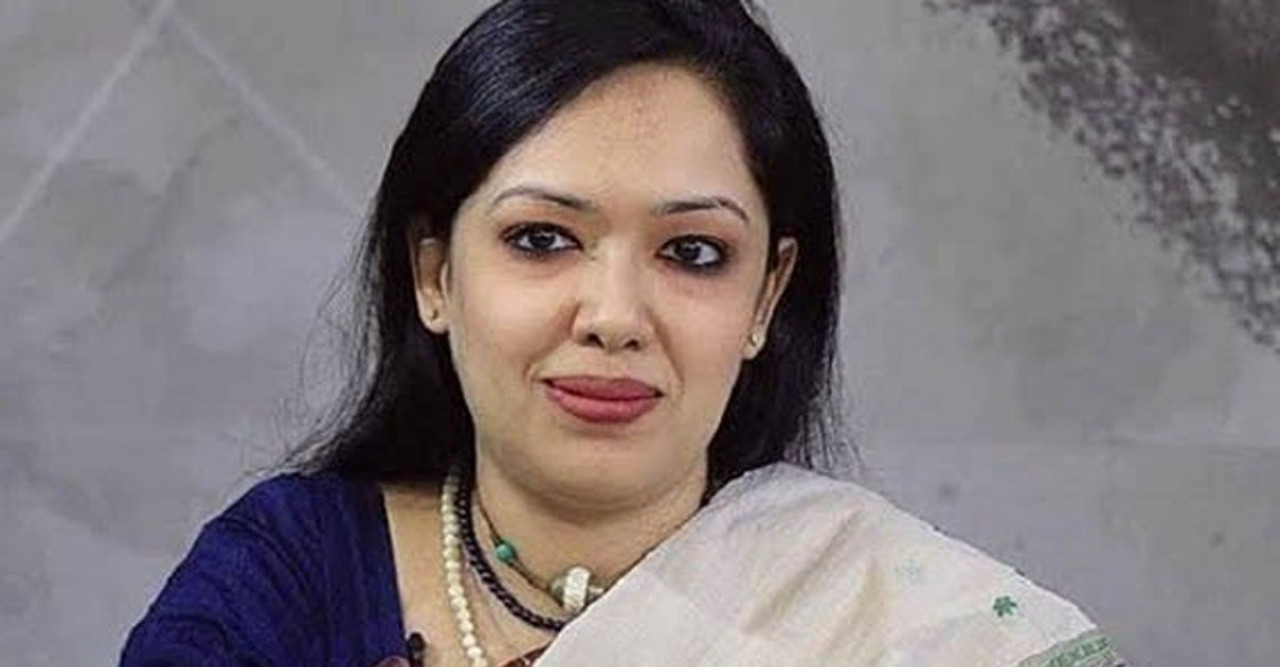 ‘চট করে ঢুকে যাব, আমি এখনো বাংলাদেশের প্রধানমন্ত্রী’ তিনি ভুল বলেননি : রুমিন ফারহানা