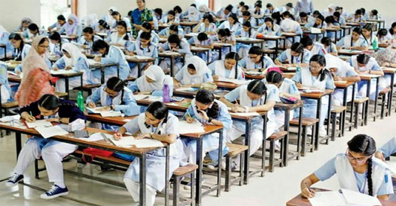 সারাদেশে মাধ্যমিকের বার্ষিক পরীক্ষা শুরু, নিরাপত্তা শঙ্কা নিয়েও পরীক্ষার হলে শিক্ষার্থীরা
