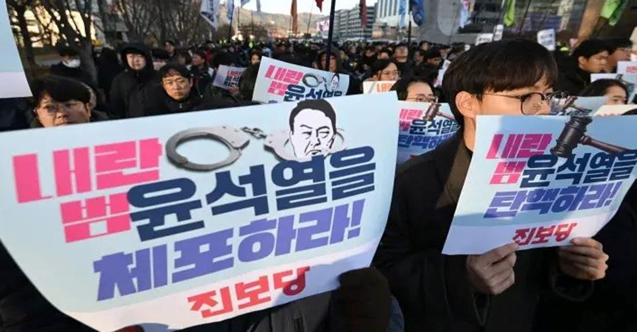 দক্ষিণ কোরিয়ায় সামরিক আইন প্রত্যাহার, চাপের মুখে প্রেসিডেন্ট