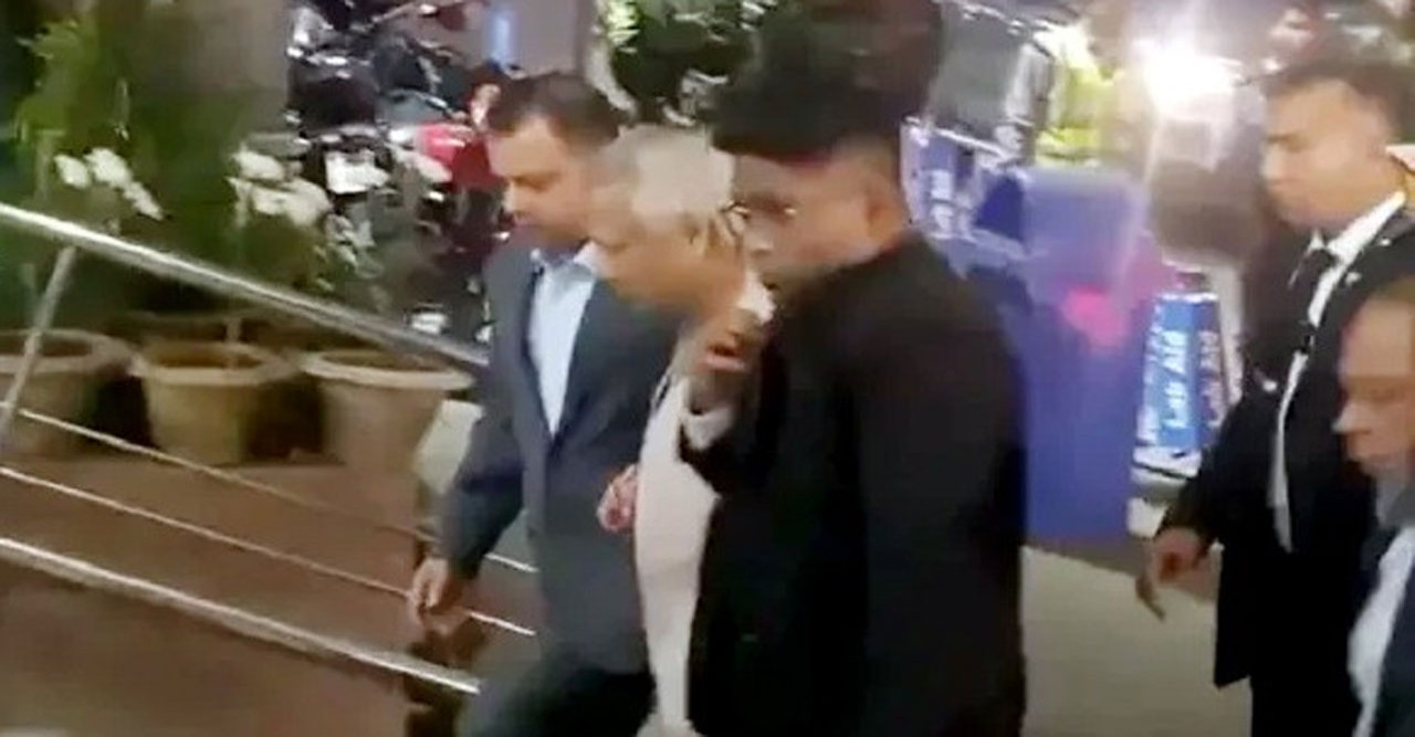 দেশে ফিরেই বিমানবন্দর থেকে হাসপাতালে ছুটে গেলেন প্রধান উপদেষ্টা