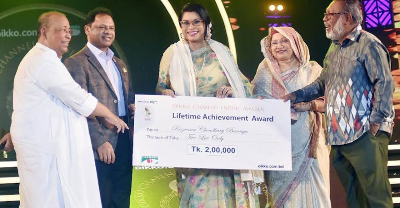 আজীবন সম্মাননা পেলেন রেজওয়ানা চৌধুরী বন্যা