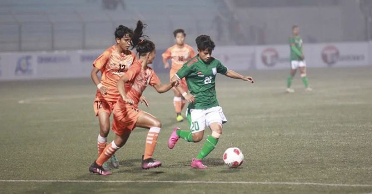 বন্যার্তদের সহায়তায় বাংলাদেশ-মালয়েশিয়া নারী ফুটবল ম্যাচ