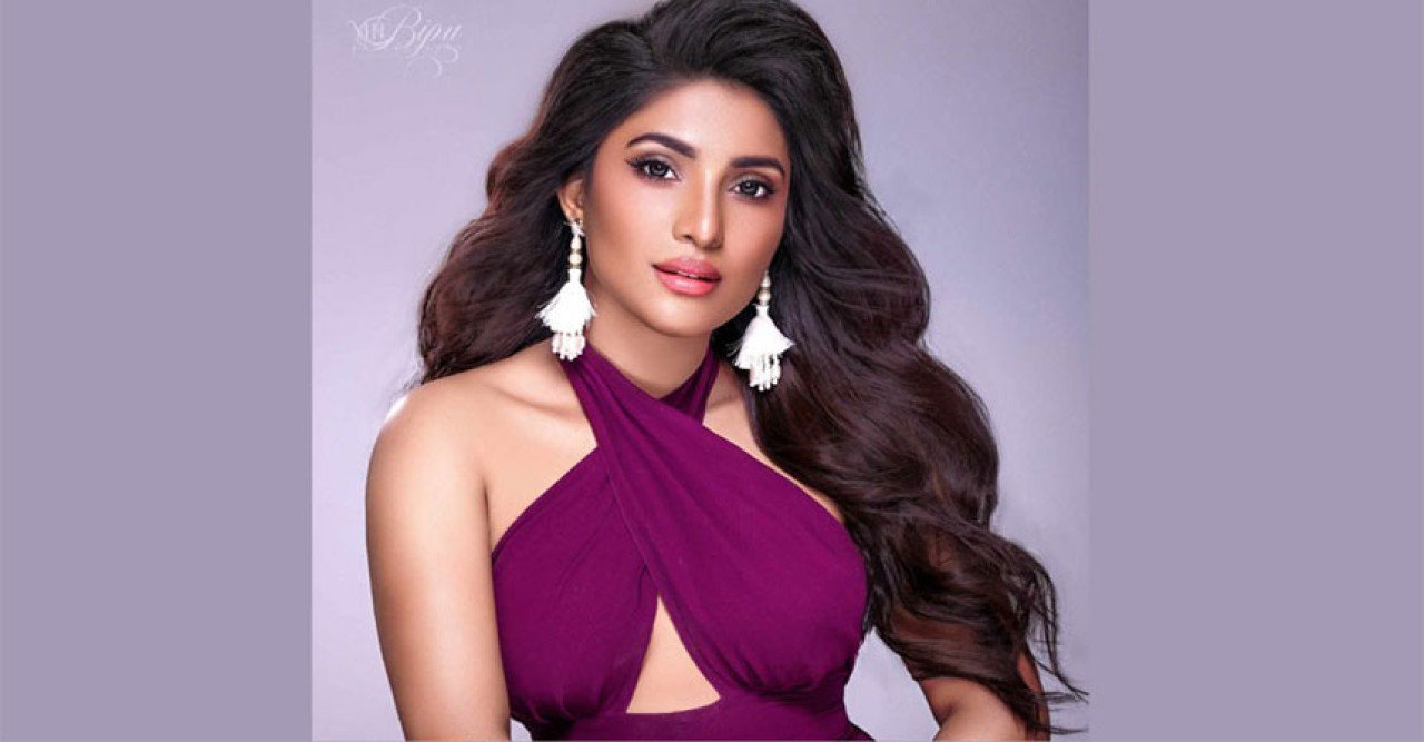 যন্ত্রণা’ সিনেমার মাধ্যমে বড়পর্দায় অভিষেক হচ্ছে সায়মা স্মৃতির 
