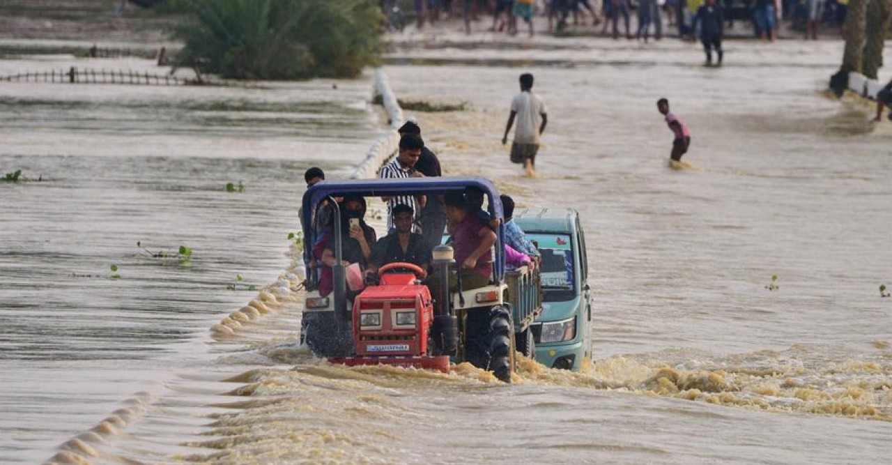 ভারতের আসাম ও অরুণাচলে বন্যায় ১২ জন নিহত