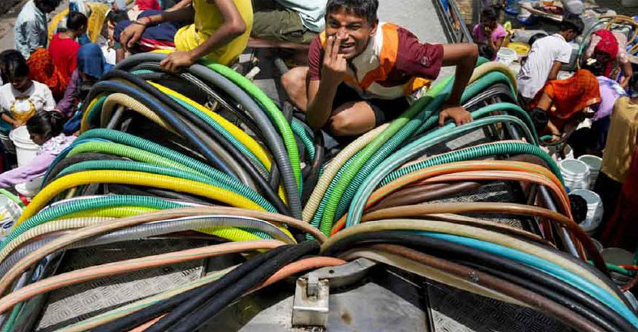 তিন রাজ্য থেকে বাড়তি পানি চেয়ে ভারতীয় সুপ্রিম কোর্টে দিল্লি সরকার