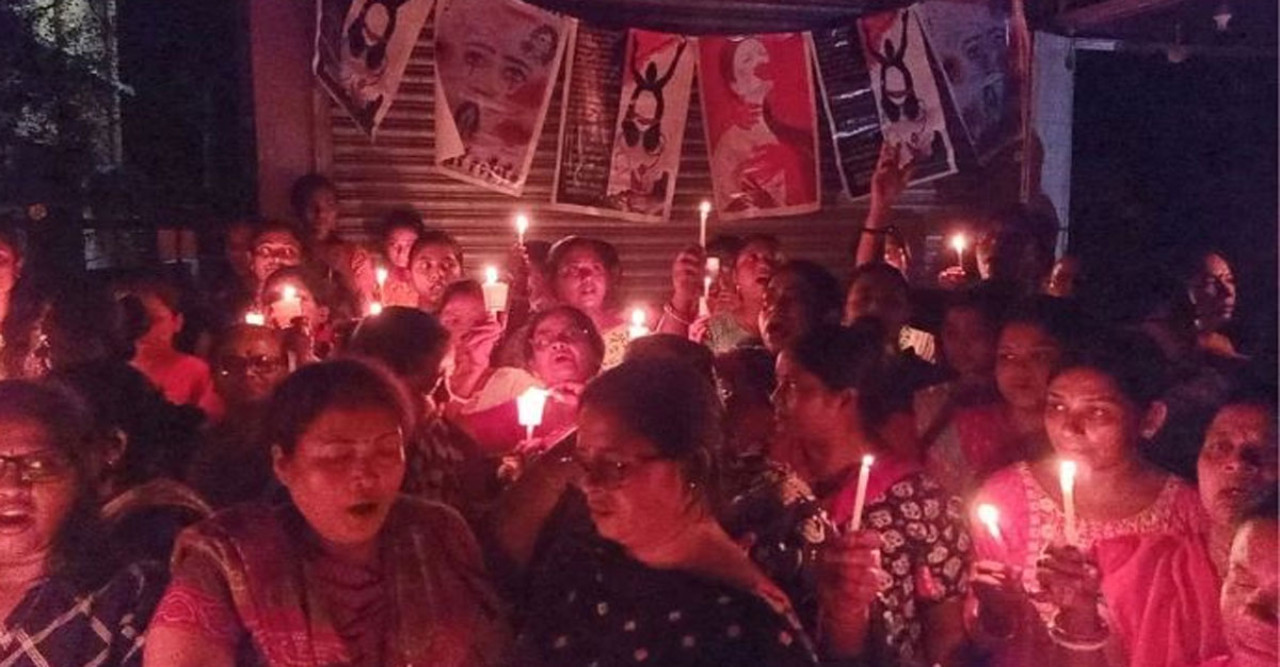 ফের রাতের আলো নিভিয়ে প্রতিবাদে নামলো ভারতের পশ্চিমবঙ্গবাসী
