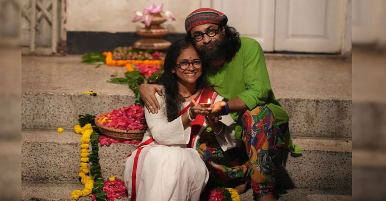 স্ত্রী ও পুত্রসহ এক কাপড়ে বাড়ি থেকে বের করে দেয়া হয় রাহুল আনন্দকে