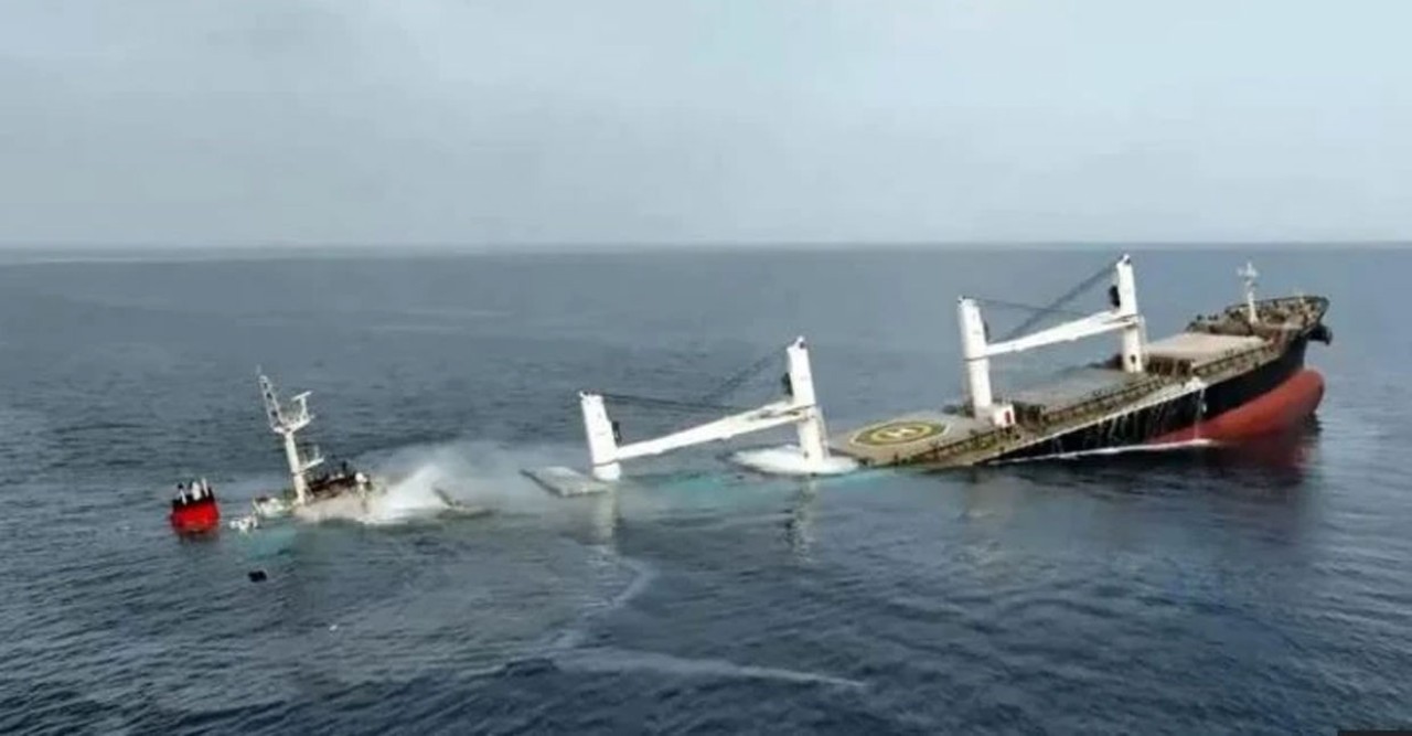 ইয়েমেনের নৌ হামলায় ইসরাইলগামী বাণিজ্যিক জাহাজ ডুবি ইসরাইলের অবরোধের প্রতিবাদে ইয়েমেনের কঠোর পদক্ষেপ