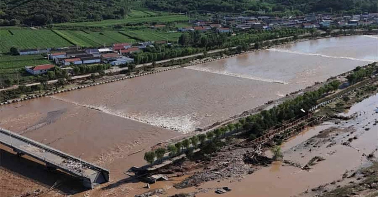 Heavy Rain Causes Deadly Floods in Beijing, Over 80,000 People Evacuated