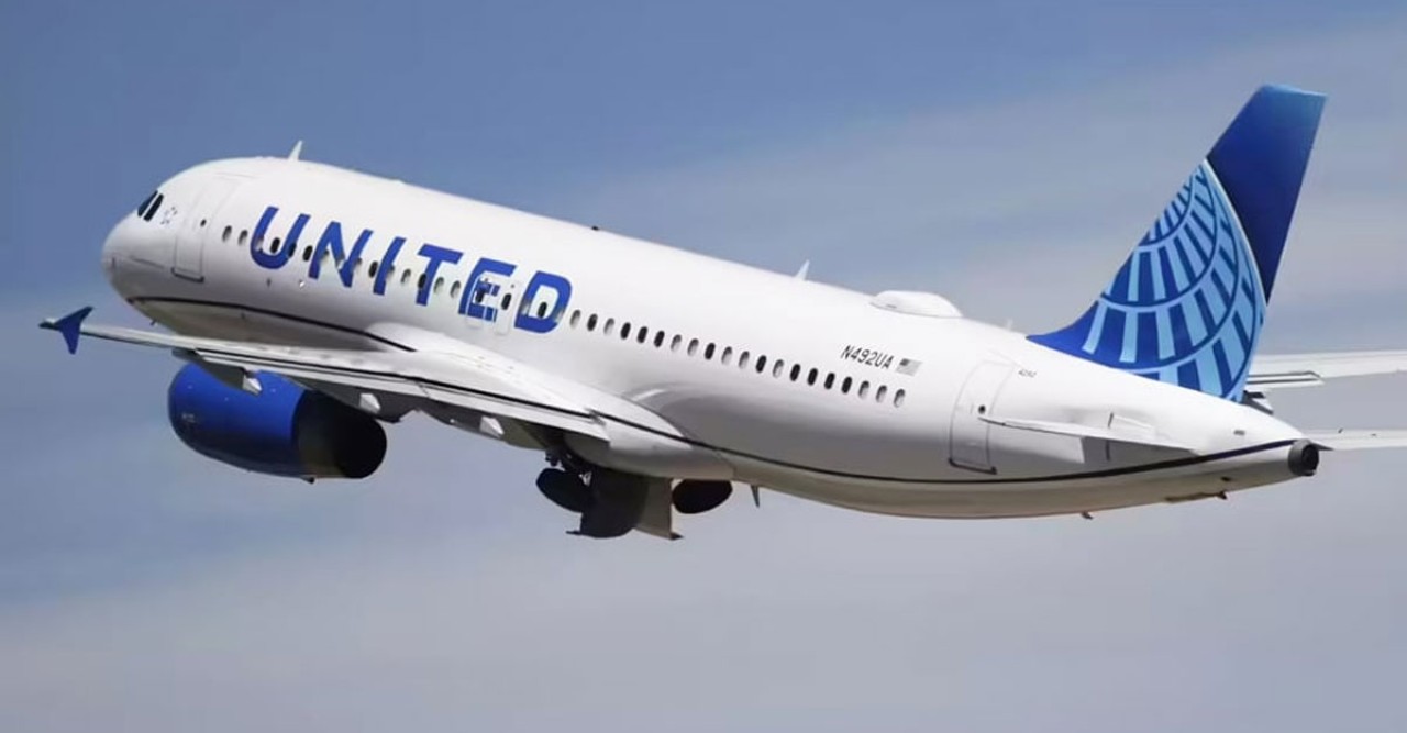 Boeing Dreamliner Makes Emergency Landing After Engine Fails Mid-Flight