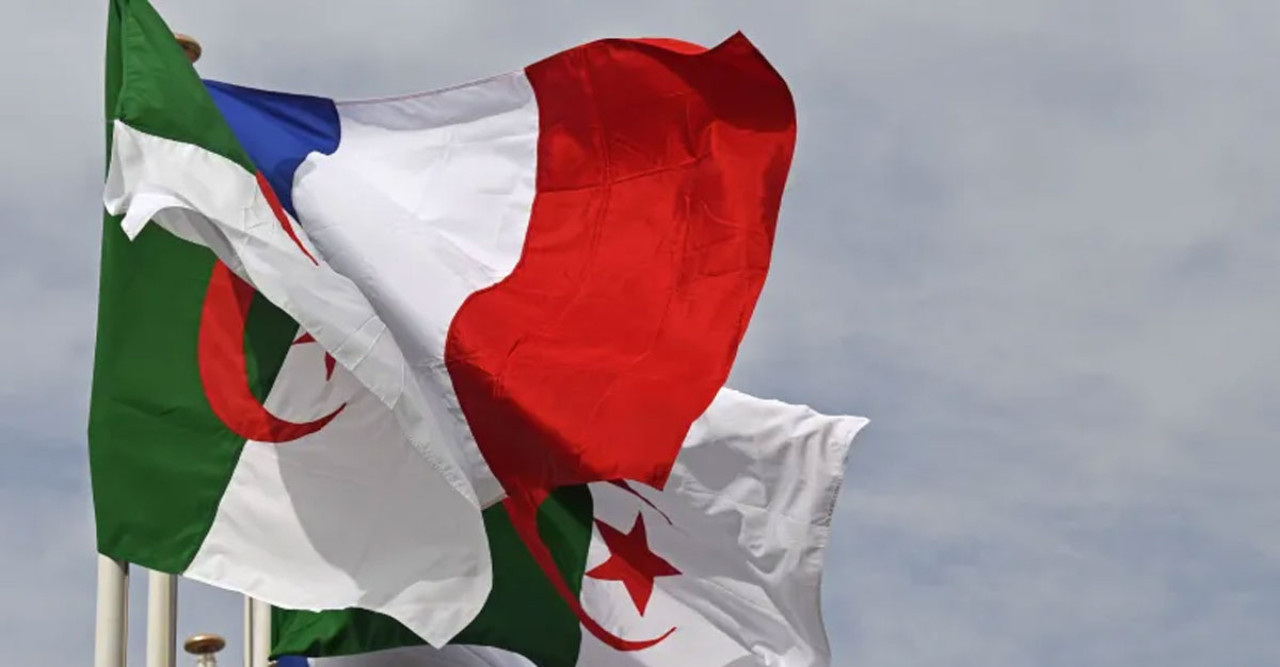 আলজেরিয়ায় ফরাসি কর্মকর্তাদের বহিষ্কার! উত্তপ্ত দুই দেশের সম্পর্ক