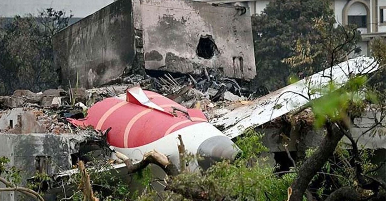 আহমেদাবাদে এয়ার ইন্ডিয়া দুর্ঘটনা: ককপিটের কথোপকথনে উঠে এলো জ্বালানি বন্ধের রহস্য! আহমেদাবাদে এয়ার ইন্ডিয়া দুর্ঘটনা: ককপিটের কথোপকথনে উঠে এলো জ্বালানি বন্ধের রহস্য!