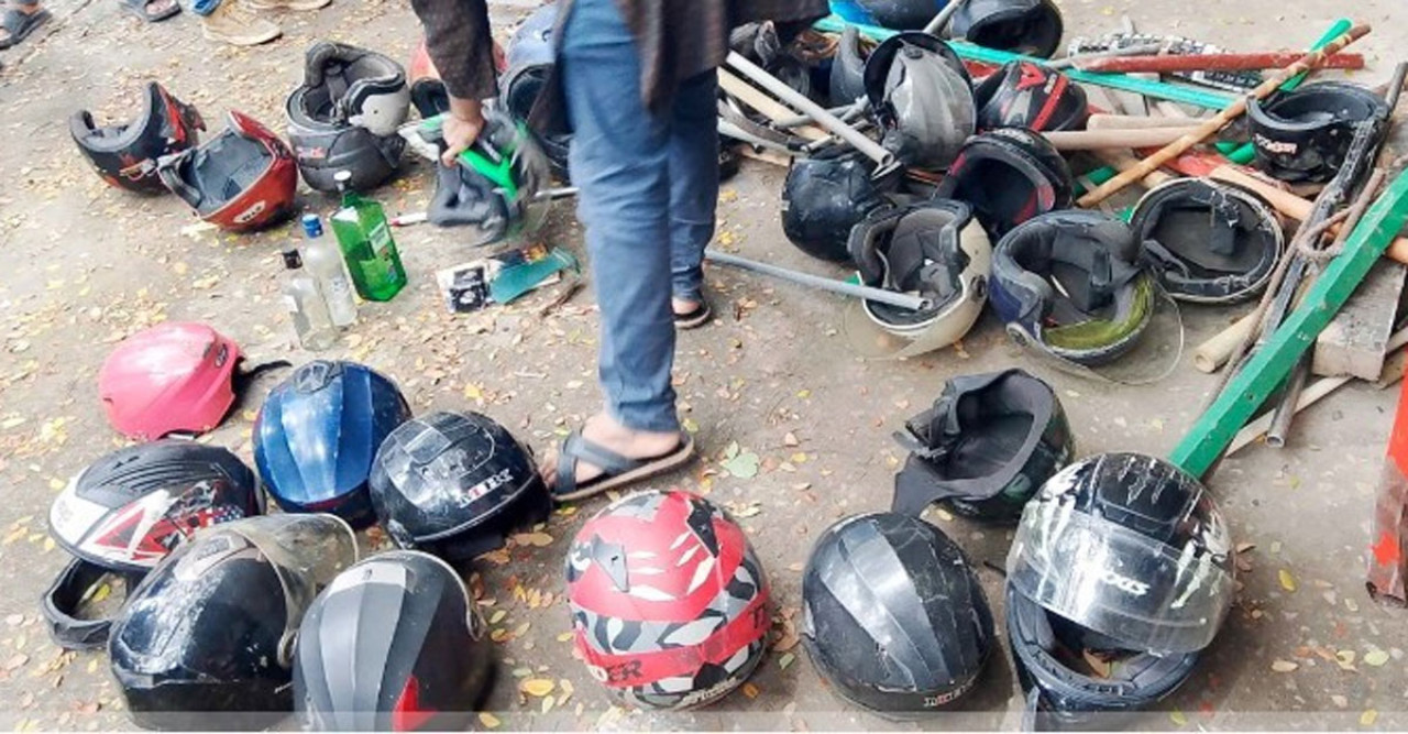 ঢাকা কলেজের বিভিন্ন হলে শিক্ষার্থীদের অভিযান চলছে