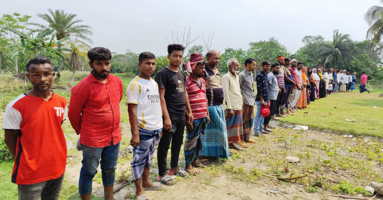 ২৫ বছর পর নিজেদের জমিতে পা—বাগেরহাটে ১১২ বিঘা ফিরে পেলেন আসল মালিকেরা