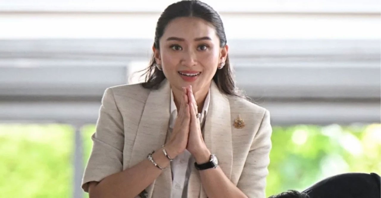 ফোনালাপ ফাঁসের ঝড়ে থাই প্রধানমন্ত্রী পায়েতংতার্ন: জোট ভাঙন, পদত্যাগের দাবি জোরালো