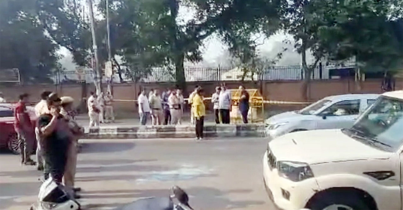 ভারতের দিল্লিতে ভয়াবহ বিস্ফোরণ, কারণ নিয়ে ধোঁয়াশা