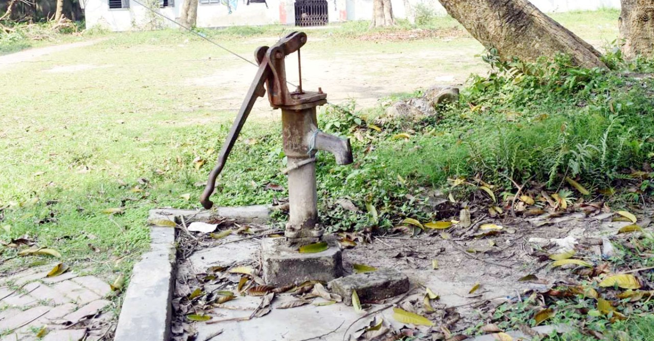 অমৃত গ্রুপের পানি উত্তোলনে বাবুগঞ্জের ১০ গ্রামে তীব্র পানিসংকট, সাধারণ মানুষের চরম দুর্ভোগ