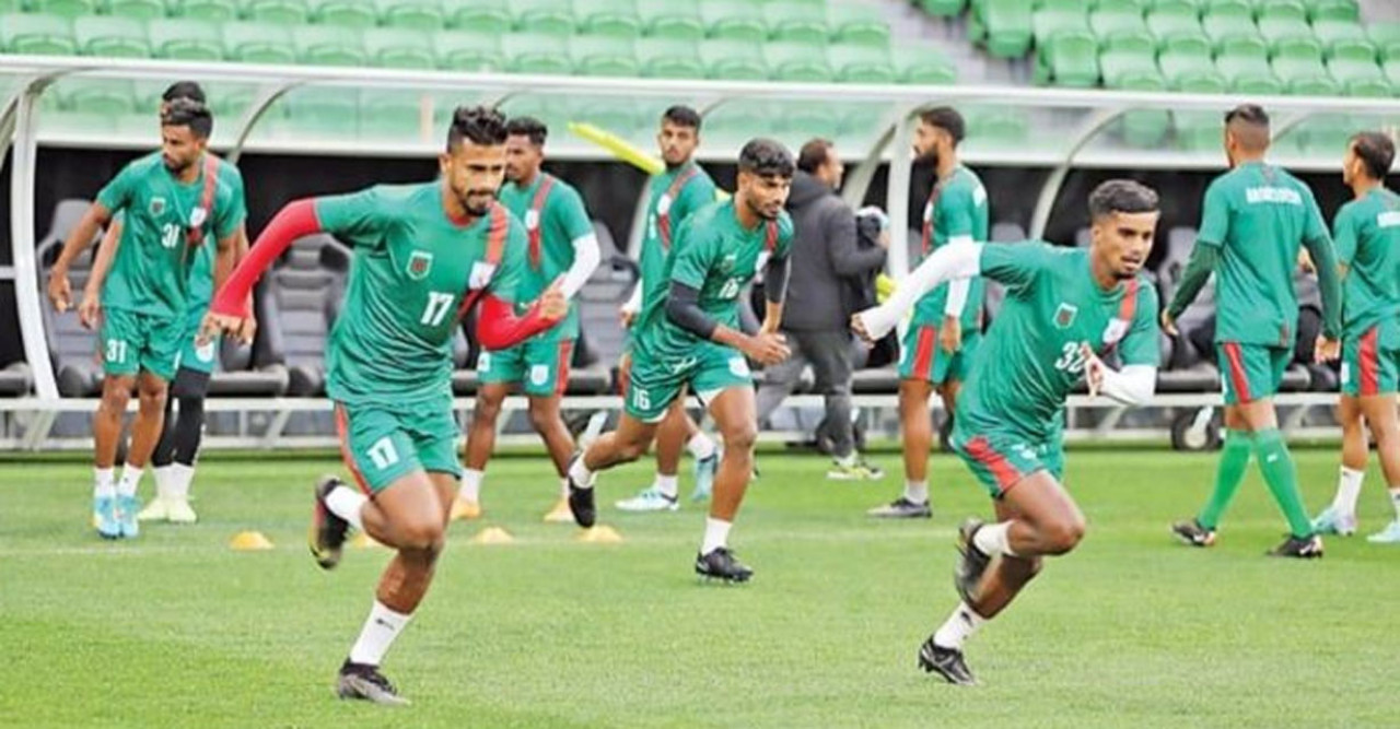 বাংলাদেশ ফুটবলে নতুন অধ্যায়: হামজা চৌধুরীসহ ৩০ সদস্যের প্রাথমিক স্কোয়াড ঘোষণা