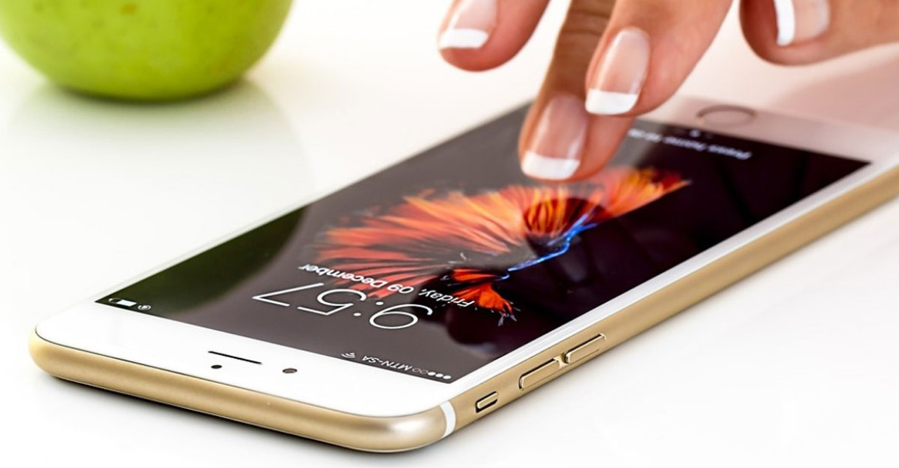 যেভাবে বুঝবেন ফোনে কেউ আড়ি পাতছে কি না !