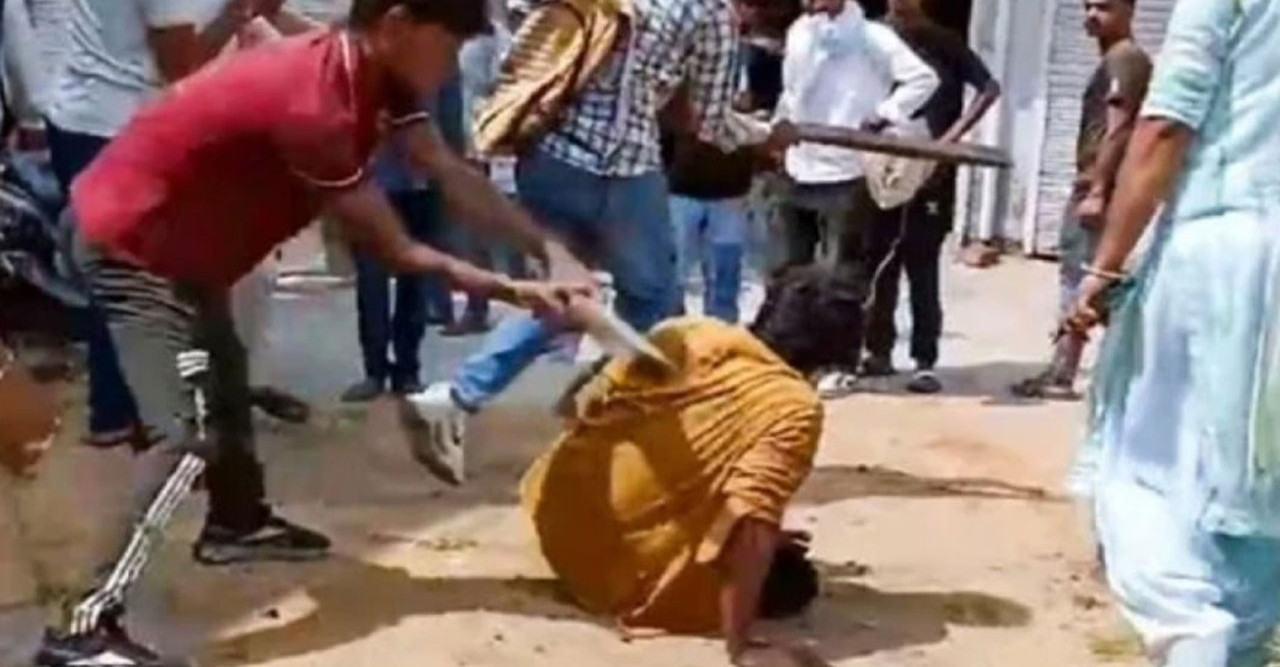 ভারতের হরিয়ানায় গরুর মাংস থাকার অভিযোগে যুবককে পিটিয়ে খুন