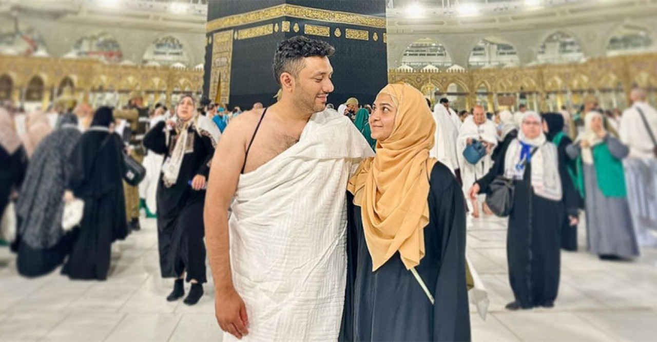 স্বামীর সঙ্গে ওমরাহ করেছেন স্পর্শিয়া