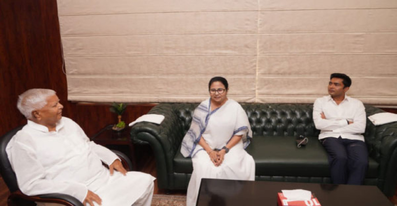 এক পরিবার হয়ে সবাই মিলে লড়ব! লালু-নীতীশের সঙ্গে বৈঠকের পরেই বার্তা মমতার