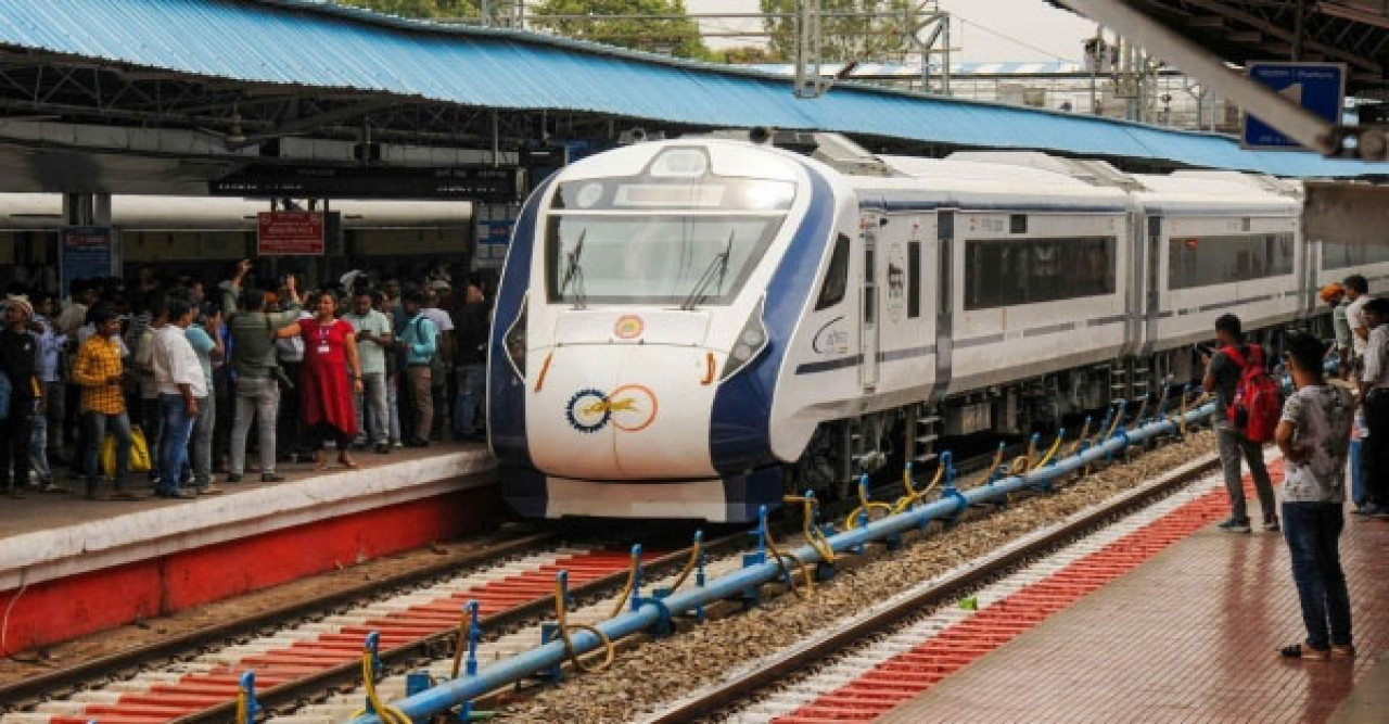 এবার ঘুমিয়ে ঘুমিয়ে বন্দে ভারতে সফর, দুর্গাপুজোর আগেই সুখবর দিল রেল