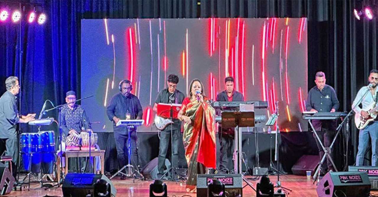 পুরোনো দিনের গানে নিউ ইয়র্ক প্রবাসীদের মাতালেন সাবিনা 