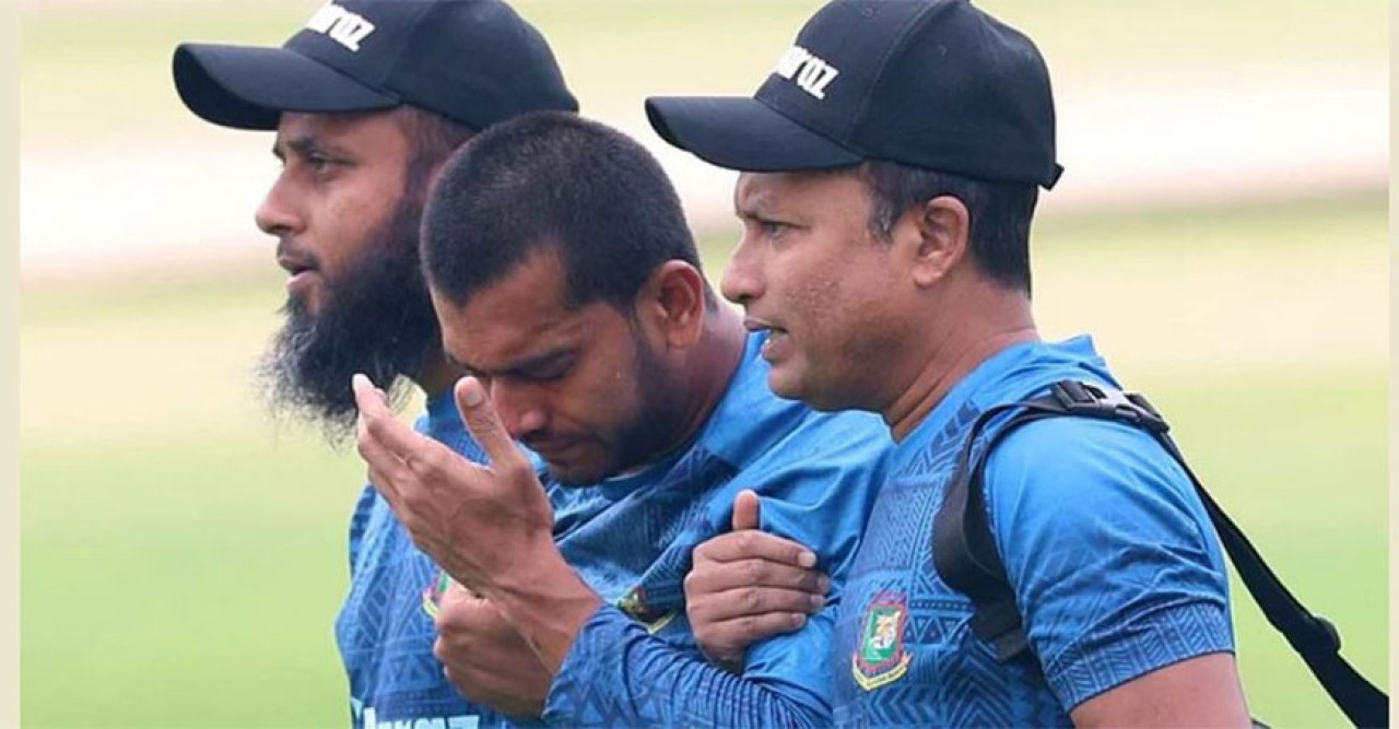 ফুটবল খেলতে গিয়ে আঘাত পেয়ে হাসপাতালে মিরাজ