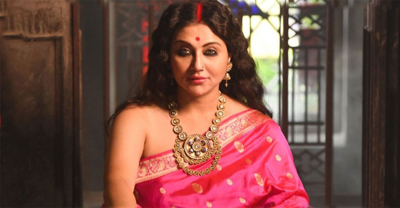 গোপন ছবি ফাঁসের হুমকি পেলেন সস্তিকা