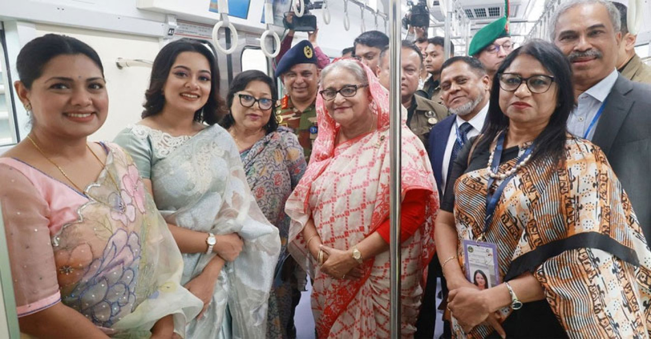 প্রধানমন্ত্রীর মেট্রোরেল যাত্রায় রিয়াজ-তিশাসহ একঝাঁক তারকা
