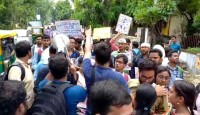 উল্টোডাঙায় ব্যাপক ধস্তাধস্তি, টেট চাকরিপ্রার্থীদের মিছিল আটকে দিল পুলিশ