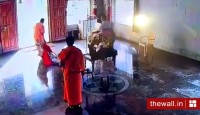 পুরোহিতের মুখে থুতু ছেটালেন মহিলা, বললেন, ‘আমি ভগবানের স্ত্রী’
