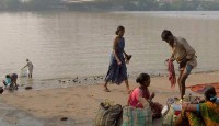 দেহ সৎকার করতে গিয়ে বিপত্তি, আচমকা বানের তোড়ে নিমতলা শ্মশানঘাটে তলিয়ে গেলেন ৫ যুবক