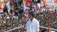 করুরে পদদলিত হয়ে মৃত্যু: বিজয়ের ভুল কি তার রাজনৈতিক ক্যারিয়ার শেষ করবে আগামী নির্বাচনেও