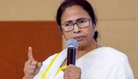 মুখ্যমন্ত্রী মমতা বন্দ্যোপাধ্যায় অভিযোগ, পুজোর দিনে ডিভিসি ৬৫০০০ কিউসেক জল ছেড়ে বাংলাকে বিপদে