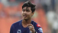 ১৪ বছরের ছেলের লম্বা ছক্কায় চমকে গেল ওমান, বৈভবকে চাই জাতীয় দলে