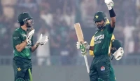 বাবর আজমের দুর্দান্ত রেকর্ড! কোহলি-রোহিতকে ছাড়িয়ে সিরিজ জয়ে উজ্জ্বল পাকিস্তান