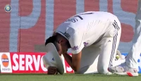 ভারতের মহা-বিপর্যয়ের দিনে আবারও খারাপ খবর! কাঁধে চোট পেয়ে মাঠ ছাড়লেন মহম্মদ সিরাজ, কী হলো তারকা পেসারের?