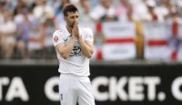 মার্ক উডের ইংল্যান্ড ক্রিকেট ক্যারিয়ার এখন টানাটানির, হাঁটুর চোটে অ্যাশেজে খেলা বন্ধ