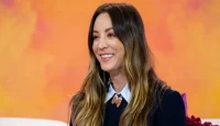 Kaley Cuoco Cradles Baby Bump at First Red Carpet Appearance Since Announcing Second Pregnancy