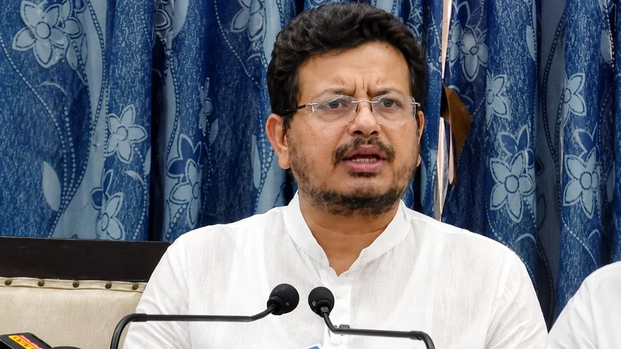 Ritabrata Banerjee: Ritabrata signed the court papers