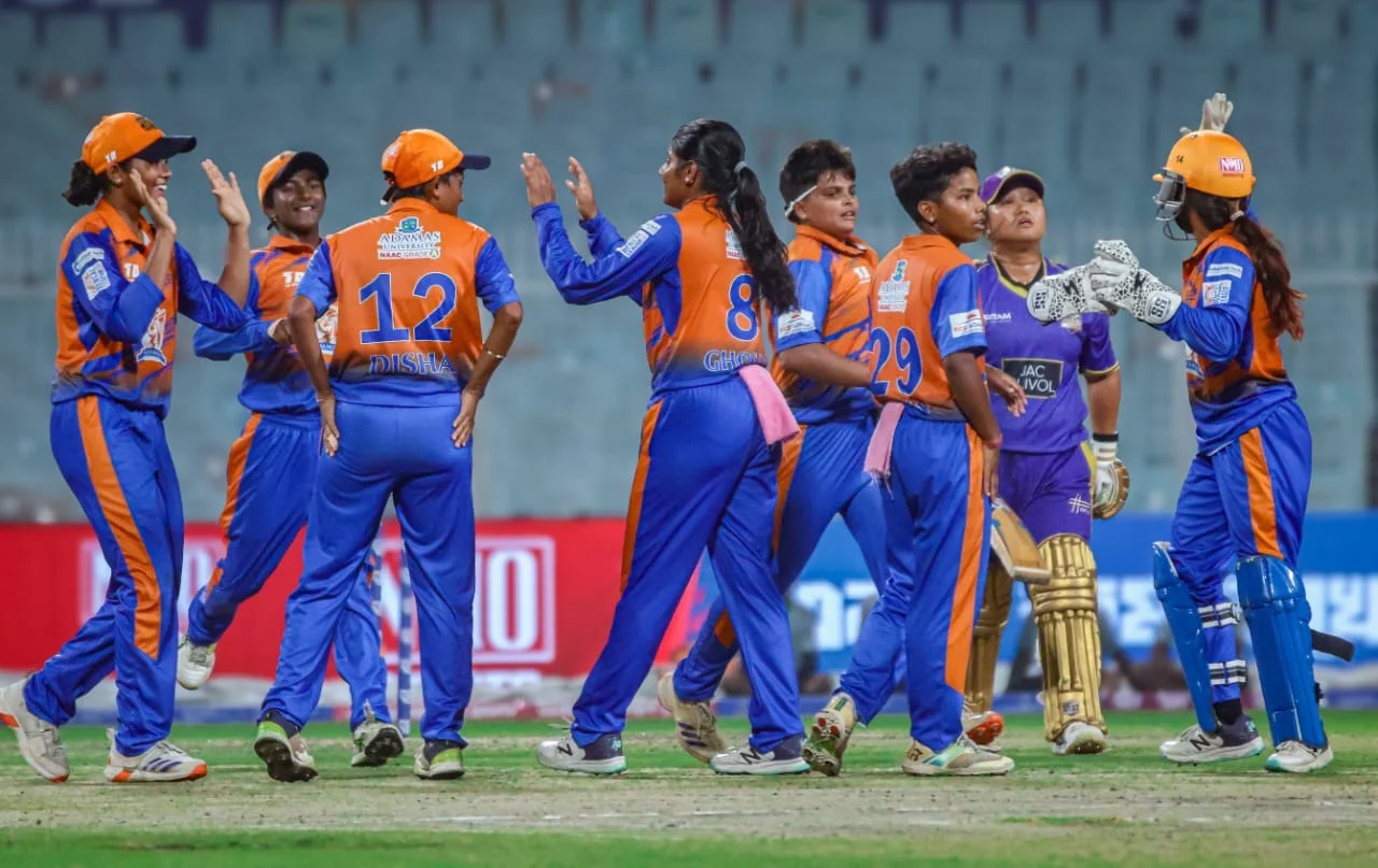 আদামাস হাওড়া ওয়ারিয়র্স বেঙ্গল টি২০ মহিলা চ্যাম্পিয়নদের মুকুট জিতেছে