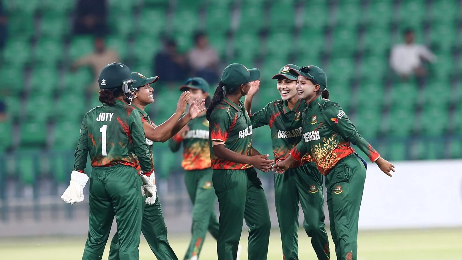 ভারতের সংঘর্ষের আগে বাংলাদেশের শক্তি ও দুর্বলতা
