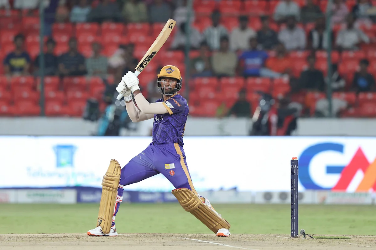 জয়সওয়াল, হিমতেজা এবং মিলিন্দ তারকা হিসেবে আনভিতা খাম্মাম এসেস শ্রীনিধি ইউনিভার্সিটি TG20-এ শেষ ওভারের থ্রিলার জিতলেন
