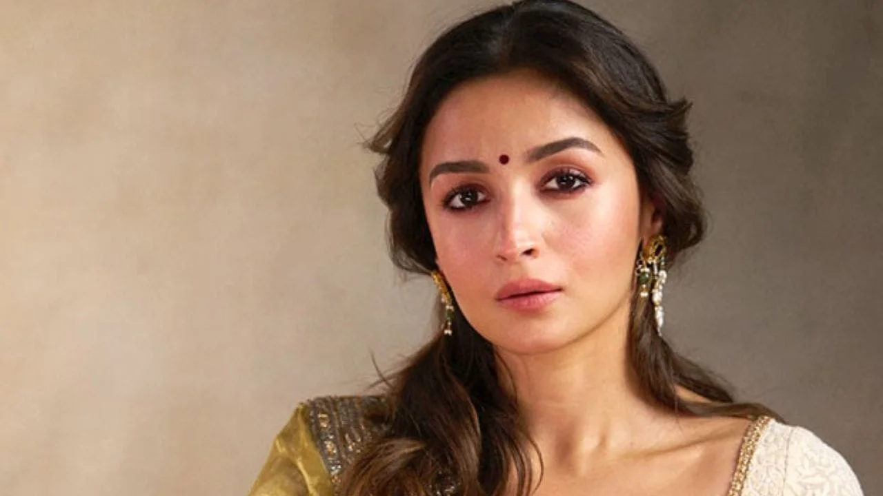 Alia Bhatt: What is the name of the president? Alia's question again, did you answer correctly this time?