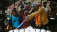 তাজমহলের পিছনে হিন্দুত্ববাদী নেতার জন্মদিনের পার্টি উদযাপন, স্মৃতিসৌধের নিরাপত্তা নিয়ে প্রশ্ন