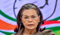 ভারত সরকার নিজেদের স্বার্থে ইতিহাস বিকৃত করতে চাচ্ছে : সোনিয়া গান্ধি